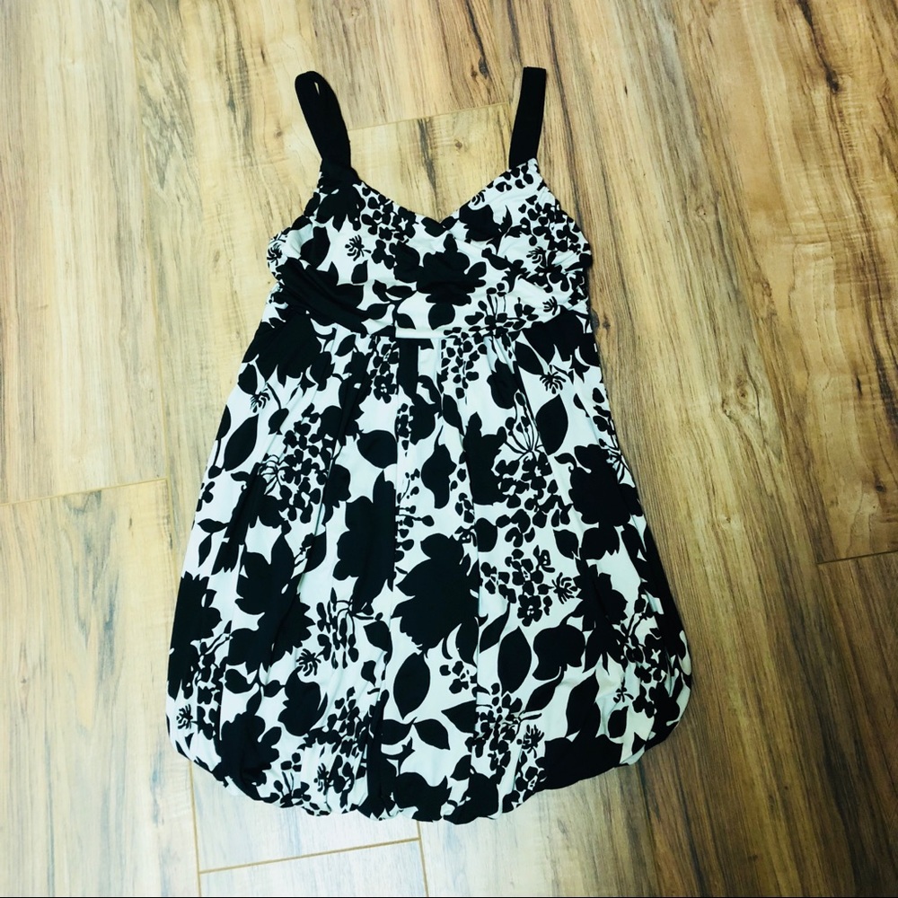 Forever 21 Black and White Floral Dress Small